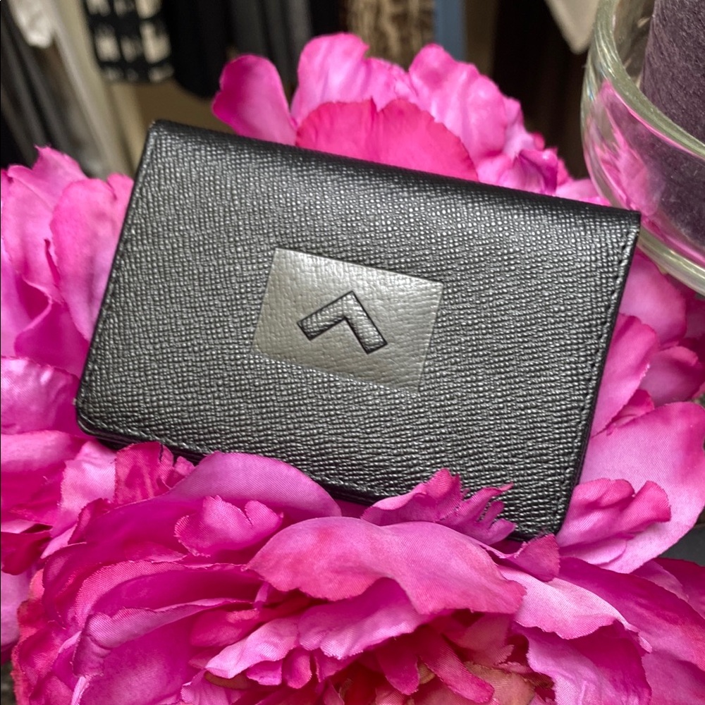 Black Leather Key & Card Holder with Swissotel Logo.  Like NEW!